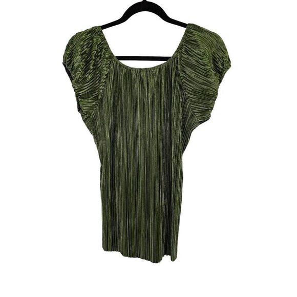 NWT Above & Beyond Pleated Short Sleeves Military Green Women's Medium - Picture 2 of 6